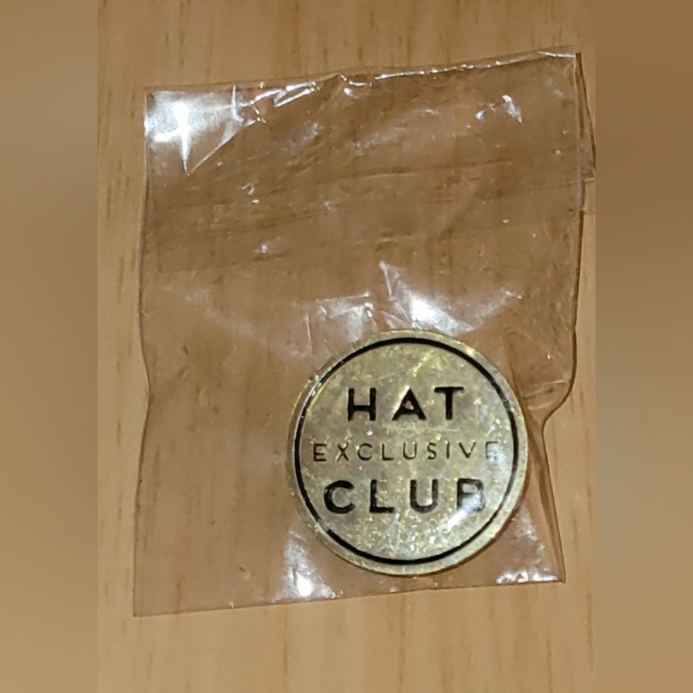 Hat Club Retired Gold Pin